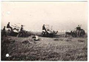 Schlepper mit Mähmaschinen