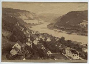 Stadt Wehlen. Blick von Hausberg elbaufwärts über den Ort und die Weißen Brüche