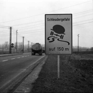 Schleudergefahr an einer Zufahrtsstraße zu den beiden Karlsruher Raffinerien