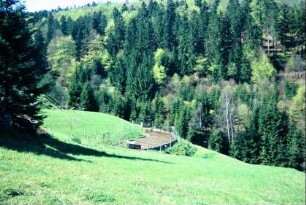 OL Hohe Warte, terrassiertes Wiesengelände mit Gartengrundstück am Hang