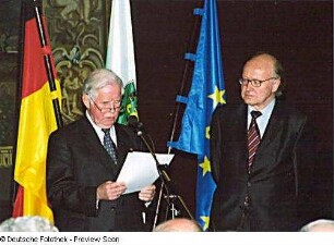 Verleihung des Verdienstordens des Freistaates Sachsen durch Ministerpräsident Kurt Biedenkopf an Prof. Klaus G. Saur (München)