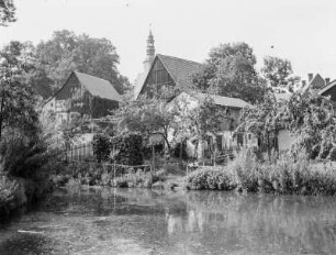 Ulbersdorf, Teich, Blick gegen Gehöfte und Turm der Dorfkirche