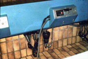 Fotografie: Informationstechnik, Melkstand, Milchmengenmessgerät, Melkzeug