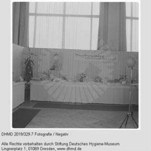 Ausstellung "Arzneimittelmißbrauch durch Geschenksendungen"