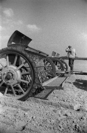 Deutsche Demokratische Republik. Feldbau. Sämaschine