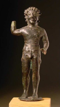 Etruskische Statuette eines nackten Mannes, der ein Löwenfell als Schurz hat: etruskischer Herakles