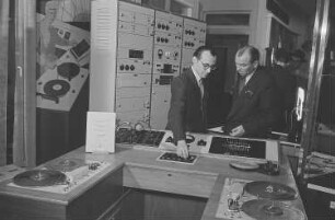 Ausstellungshalle VII, VEB Rundfunk- und Fernmelde-Technik (RFT), Präsentation eines Tonstudios