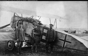 Flugzeug: Fokker D VII, Pilot, Monteure