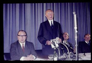 Kanzler-Pressekonferenz 7.5.62.