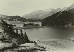 Campfèrer See. Blick von Südwesten. Im Hintergrund links St. Moritz-Campfér