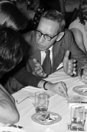 25. Jubiläumstagung 1975 Medizin; Lindau Studentenabend: Alfred D. Hershey diskutierend