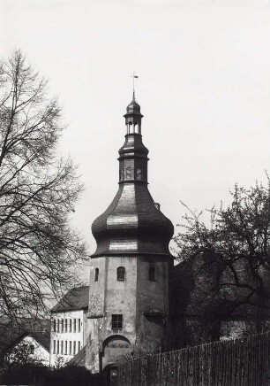 Wiesenburg, Schloss, Torturm von Süden