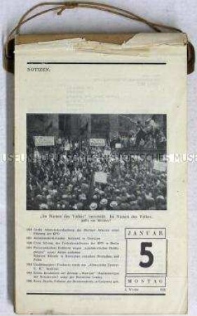 Fragment eines kommunistischen Wandkalenders mit zahlreichen Bildern und historischen Beiträgen für das Jahr 1926