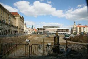 Dresden-Altstadt. Freilegen der historischen Fundamente am Altmarkt. Blick nach Norden zum Kulturpalast und zur Frauenkirche