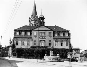 Marktplatz mit Löwenbrunnen