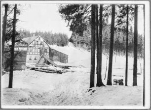 Sägemühle an der Vierenstraße am Fichtelberg im Erzgebirge im Winter
