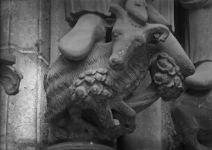 Konsole der Abraham-Statue, Widder