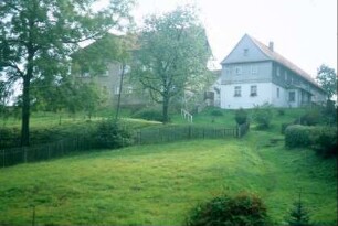 Anwesen auf einer Anhöhe