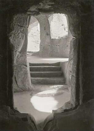Regenstein, nahe Blankenburg. Burgruine. Kapelleneingang vom Rittersaal
