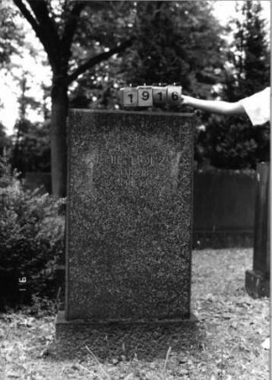 Grabstein 1916 [Hahn S. 104 Grab-Nr. 2775]