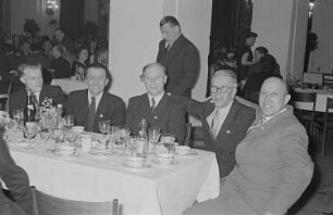 Männer in geselliger Runde