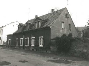 Dresden-Trachenberge, Döbelner Straße 13. Wohnhaus (2. H. 19. Jh.). Straßenansicht