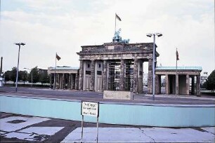 Berlin: Brandenburger Tor 1979; von Westen