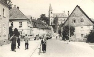 Straße in Schirgiswalde : Dróha w Šěrachowje