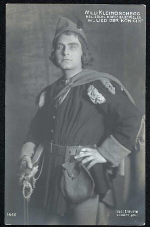 Willi Kleinoschegg in "Das Lied der Königin" : Willi Kleinoschegg in "Das Lied der Königin" von Paul Hermann Hartwig. Königliches Schauspielhaus Dresden, Uraufführung am 9. Dezember 1916. Fotografie (Weltpostkarte) von Hugo Erfurth