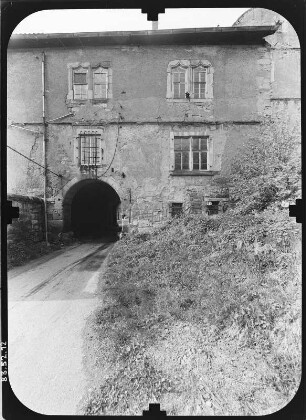 Breitungen-Herrenbreitungen. Schloss (1554/1563). Südflügel mit Tordurchfahrt