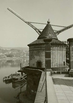 Trier. Alter Krahnen (Stein; 1413) an der Mosel