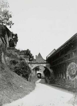 Landshut, Burg Trausnitz : Landshut. Burg Trausnitz. Wehrgang am Haupttor von Westen