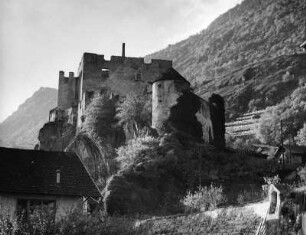 Kastelbell Tschars. Ruinöse Burg Kastelbell (1301/1400)