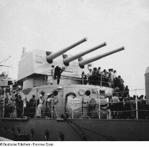 Kreuzer "Königsberg" : Kreuzer "Königsberg" im Hafen von Königsberg (Kaliningrad/UdSSR)