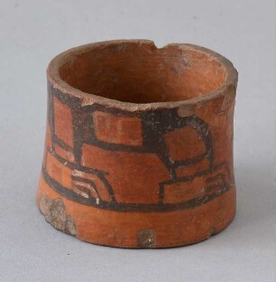 Fragment eines Tonbechers