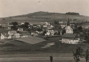 Seiffen. Ortsansicht gegen Schwartenberg (noch ohne Unterkunftshaus des Erzgebirgsvereins)