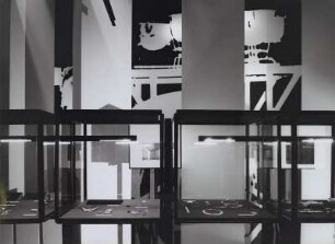 XIII. Triennale Mailand, Deutsche Abt., Schmuckvitrinen