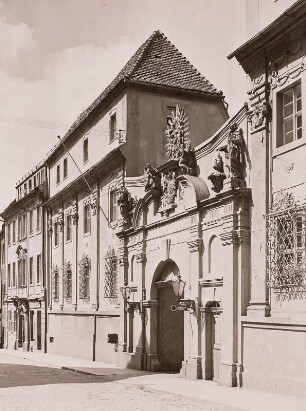 Hauptportal des Domstifts