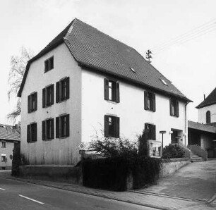 Pfarrhaus (Massivbau); Bickenbach, Jugenheimer Straße 2