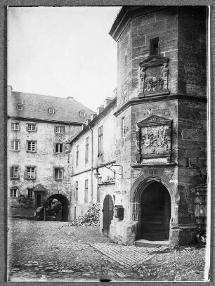 Im Schloß in Waldeck : Waldeck, Schloss Waldeck, Nordflügel, Hofseite mit Treppenturm