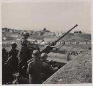 Wehrmachtssoldaten, Flakstellung der Marine-Artillerie-Batterie Saint-Pol-sur-Ternoise bei Dünkirchen