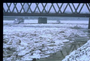 Eisenbahnbrücke Bremen im Eis
