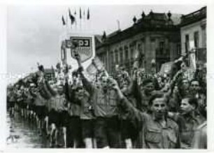 Demonstration zum Deutschlandtreffen der FDJ am Pfingstsonntag