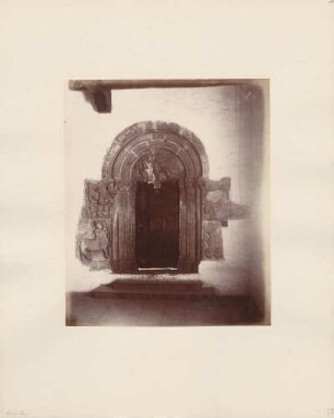 Portal der Pankratiuskapelle im Schloss Tirol in der Gemeinde Tirol bei Meran