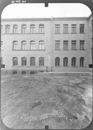 Leipzig-Lindenau, Merseburger Straße 56/58. Kommunale Berufsschule (Karl-Heine-Schule, um 1905). Hofansicht