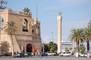 Hauptstadt Tripolis - Uferpromenade : Uferpromenade und links das Historische Museum der libyschen Hauptstadt Tripolis, aufgenommen 2006