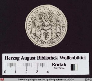 Wappen mit einer Lilie auf dem Schild und zwei Flügeln als Helmzier.