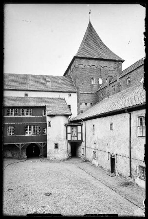 Neidenburg (Nidzica/Polen). Blick in den Innenhof der Ordensburg mit Südturm