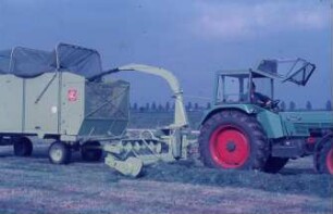 Fotografie: Erntetechnik, Feldhäcksler gezogen, Trommelfeldhäcksler, Pickup, Anwelksilage