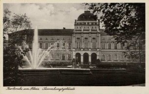 Postkartenalbum mit Motiven von Karlsruhe. "Karlsruhe am Rhein. Sammlungsgebäude"